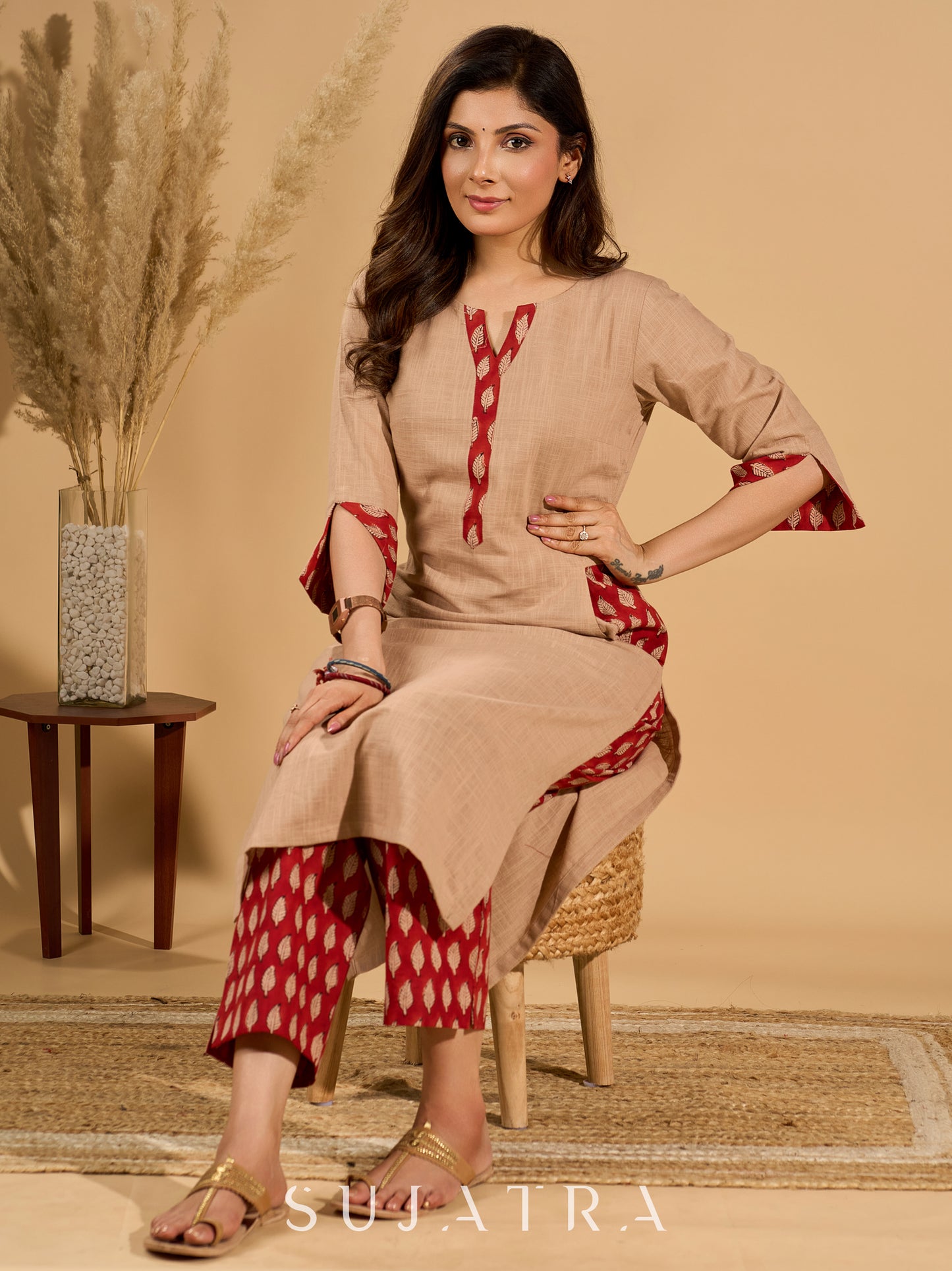 Crème Charm Mul Cotton Kurta with Printed Red Placket and Pocket
