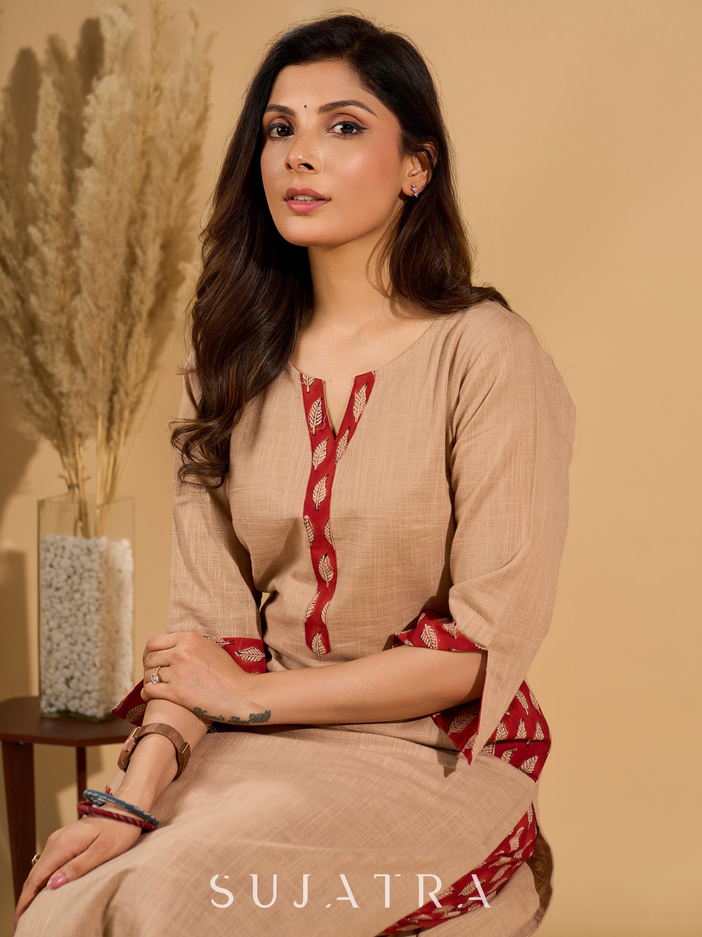 Crème Charm Mul Cotton Kurta with Printed Red Placket and Pocket