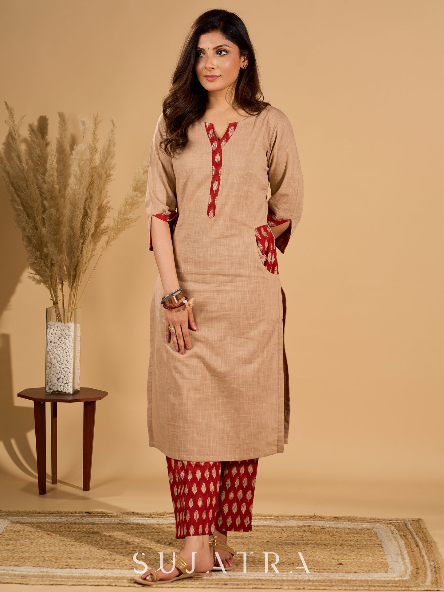 Crème Charm Mul Cotton Kurta with Printed Red Placket and Pocket