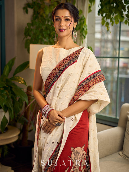 Elegant White Hakoba Cotton Saree with Rust-Red Kalamkari Print & Ajrakh Chevron Border