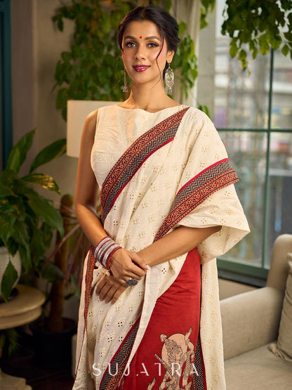 Elegant White Hakoba Cotton Saree with Rust-Red Kalamkari Print & Ajrakh Chevron Border