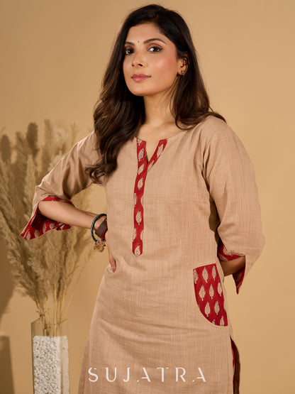 Crème Charm Mul Cotton Kurta with Printed Red Placket and Pocket