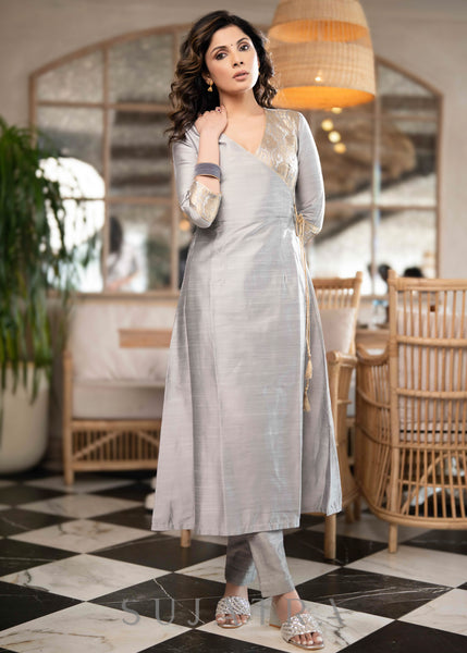 Women Solid heavy reyon Straight Kurti with Side Tie-Ups with fabric dori  with beautiful colouring tassel