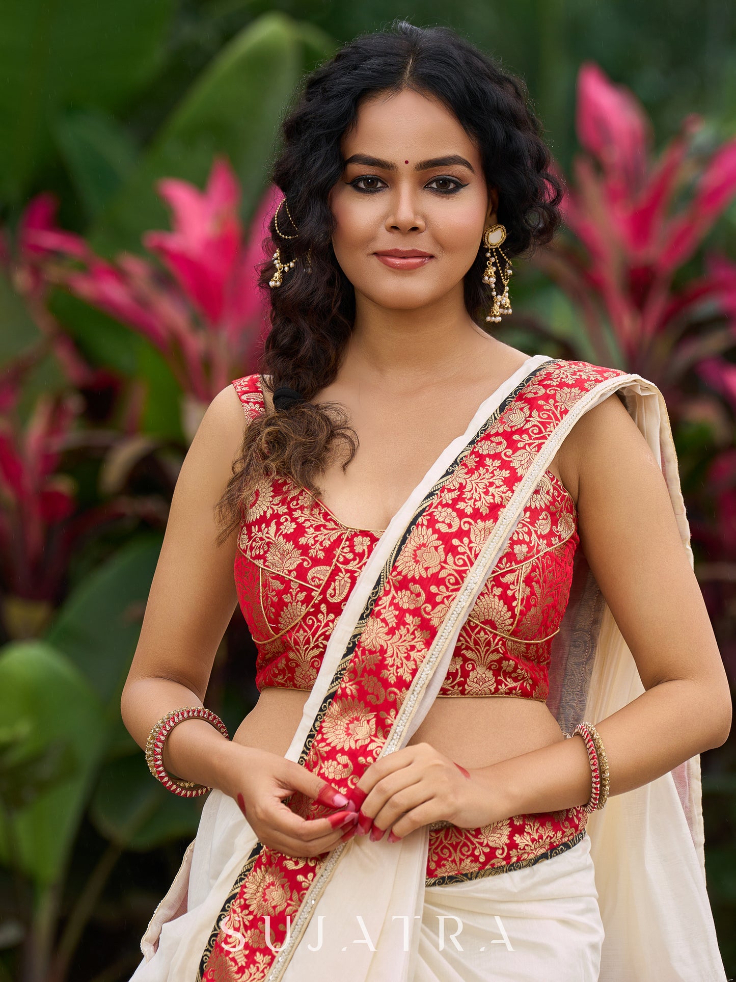 Ivory elegance with royal red Banarasi border, timeless festive glamour