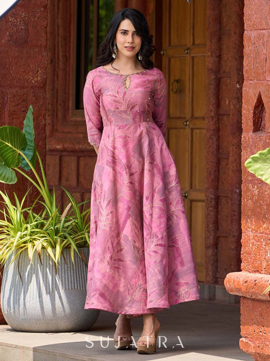 Statement Lavender kurta featuring exquisite moti scallop embroidery, crafted to elevate the neckline and sleeves.