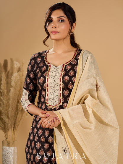 Artisan Noir Kurta Set with Intricate Appliqué & Kantha Work Silk Dupatta