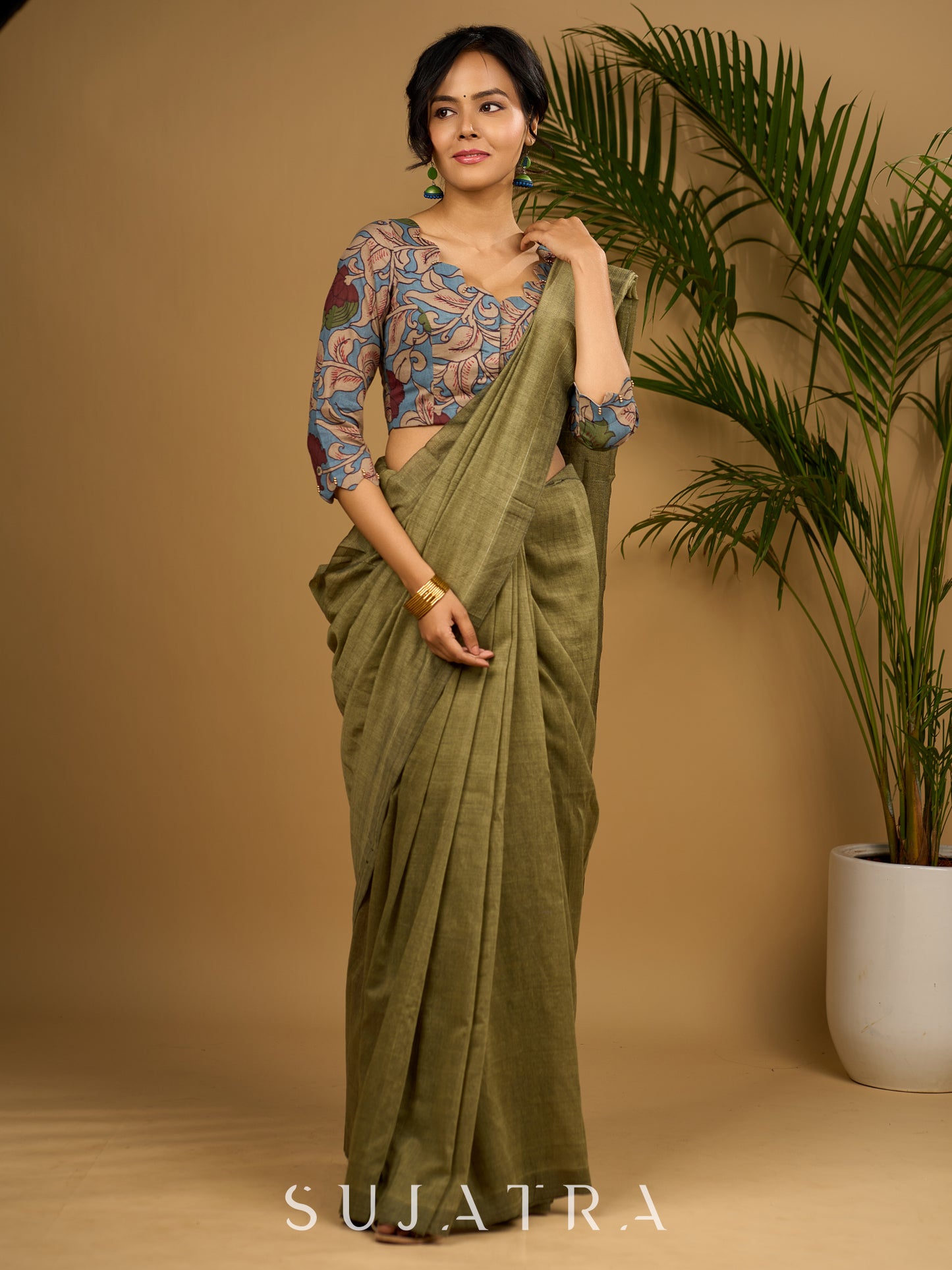 Elegant scallop neck blouse with vibrant kalamkari print - Optional Plain Saree