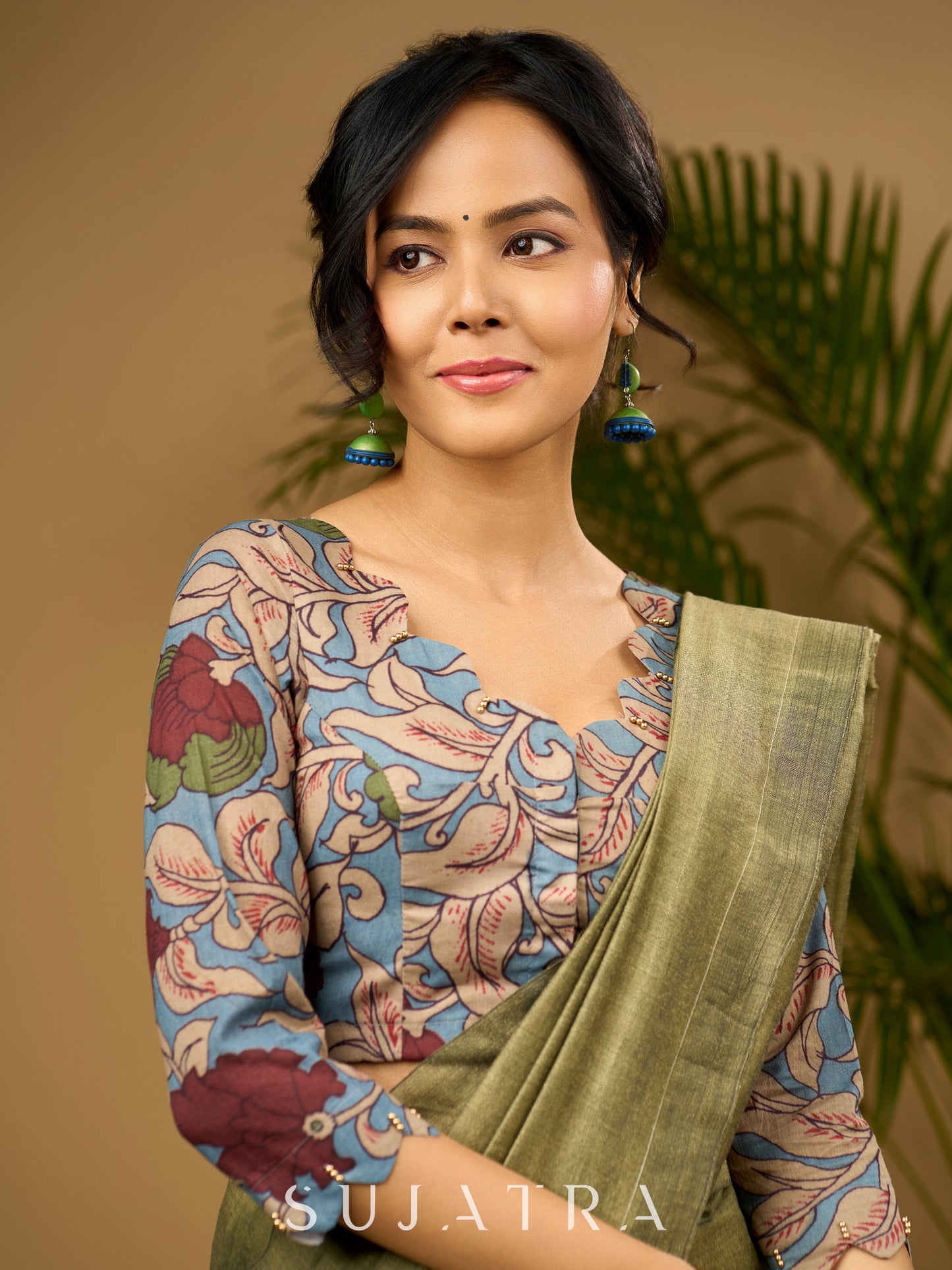 Elegant scallop neck blouse with vibrant kalamkari print - Optional Plain Saree