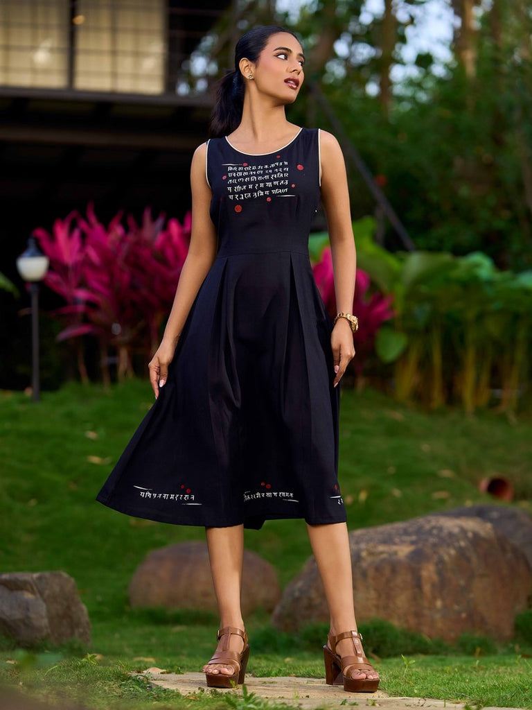 Graceful Black Rayon Pleated Dress with Script Art and Painted Hemline