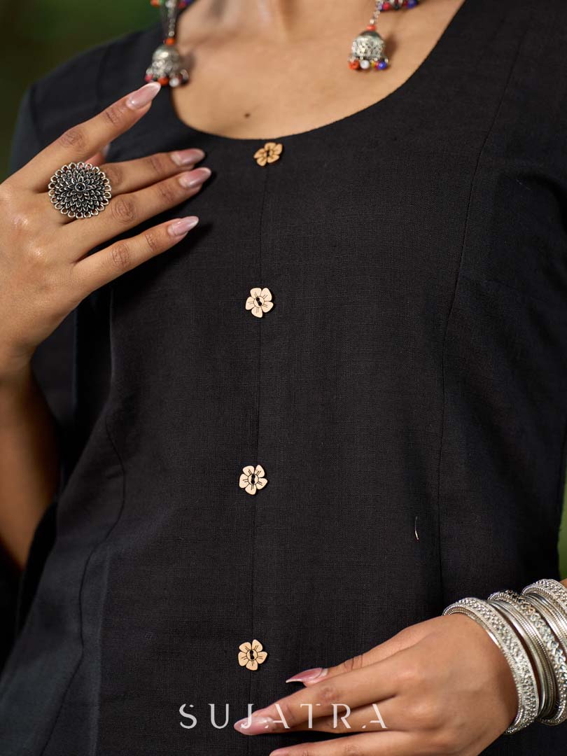 Graceful Black Cotton Kurta with Minimal Button Embellishments