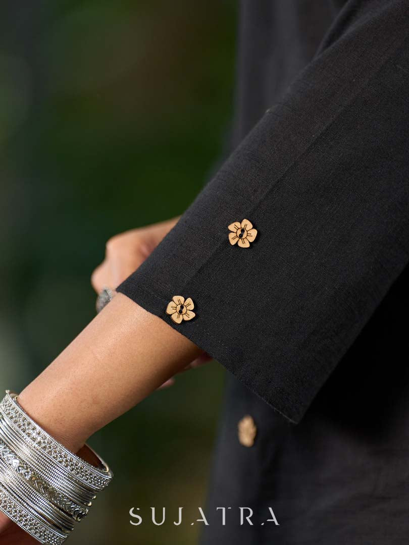 Graceful Black Cotton Kurta with Minimal Button Embellishments