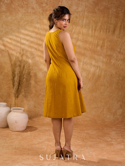 Graceful Mustard Cotton Pleated Sleeveless Dress with Chic Sweetheart Neckline