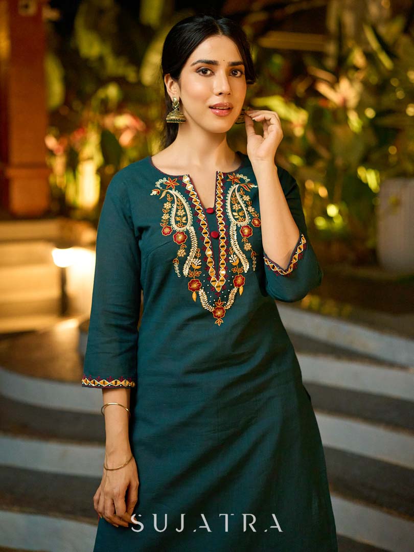 Graceful Teal Cotton Kurta Adorned with Intricate Paisley Embroidery