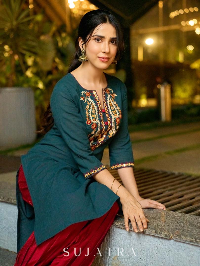 Graceful Teal Cotton Kurta Adorned with Intricate Paisley Embroidery