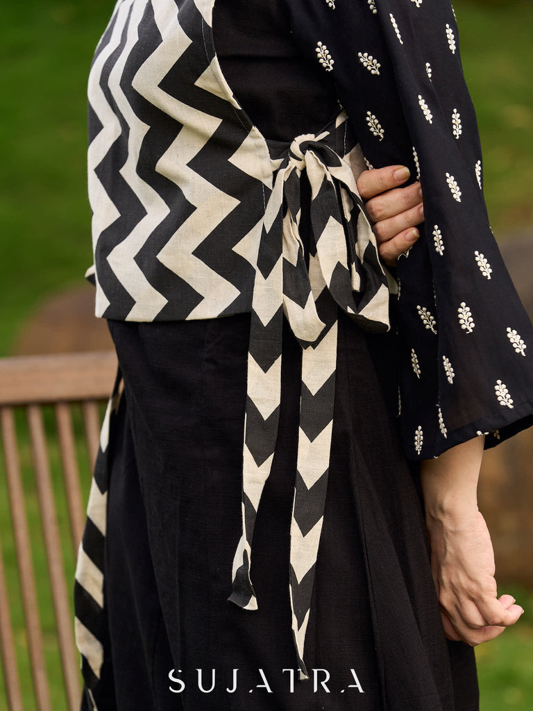 Contemporary Black Panel Kurta featuring Zigzag Tie Panel and Intricate Embroidered Sleeves