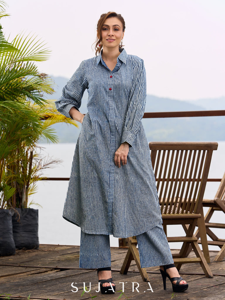 Elegant Indigo A-Line Kurta with Vertical Stripes and Front Button Detailing