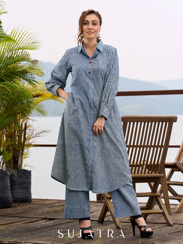 Elegant Indigo A-Line Kurta with Vertical Stripes and Front Button Detailing