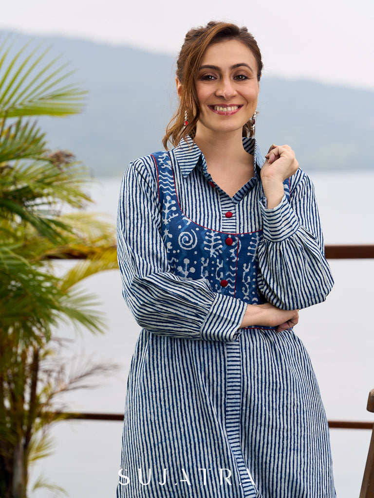 Elegant Indigo A-Line Kurta with Vertical Stripes and Front Button Detailing