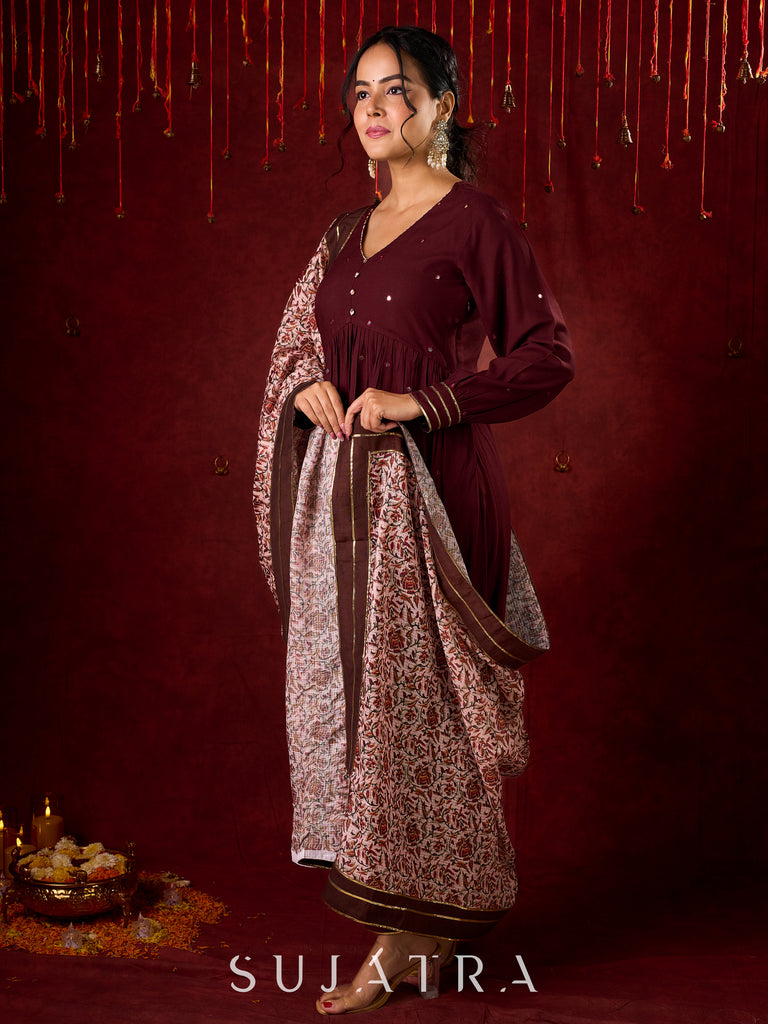Beautiful printed dupatta enhanced with delicate lace detailing