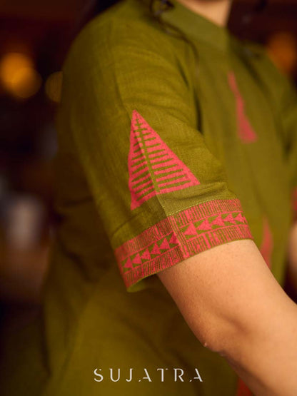 Gorgeous olive dress with pink abstract triangle hand block prints placed at the centre, sleeves, and back, featuring a mandarin collar and half sleeves for a refined, contemporary look.