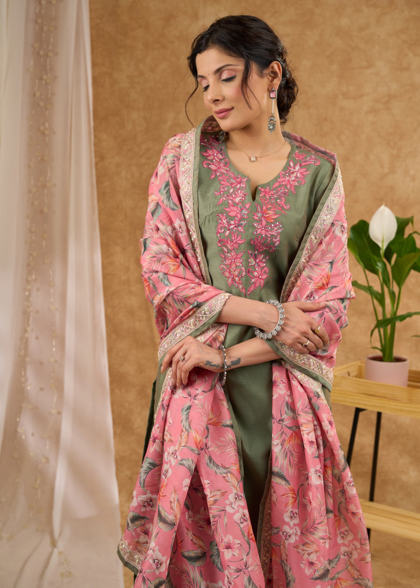 Elegant fern green Chanderi kurta and pant with intricate applique work -  Dupatta Optional