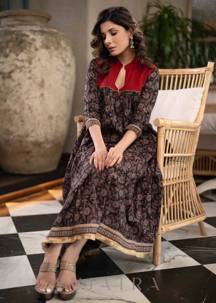 Elegant A Line Printed Kurta With Gold Detailing & Lace Work On Hemline  - Pant Optional
