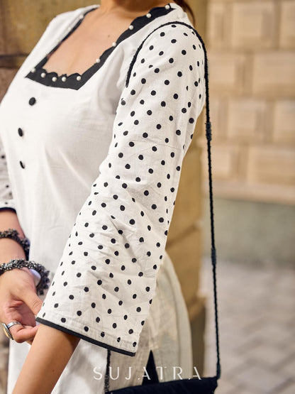 Effortless White Cotton Kurta Adorned with Polka Dot Sleeves & Delicate Scalloped Neckline