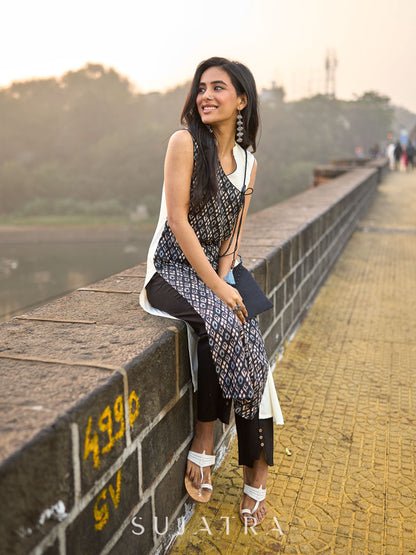 Elegant Sleeveless Black & White Viscose Rayon Angarkha Kurti with Collar