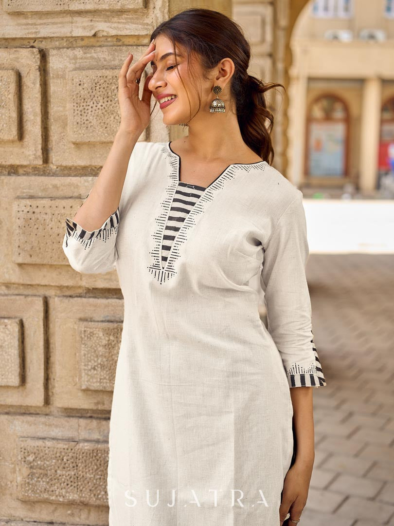 Refined Ivory Straight Kurta with Minimal Geometric Printed Neckline Highlighted with Hand Painting