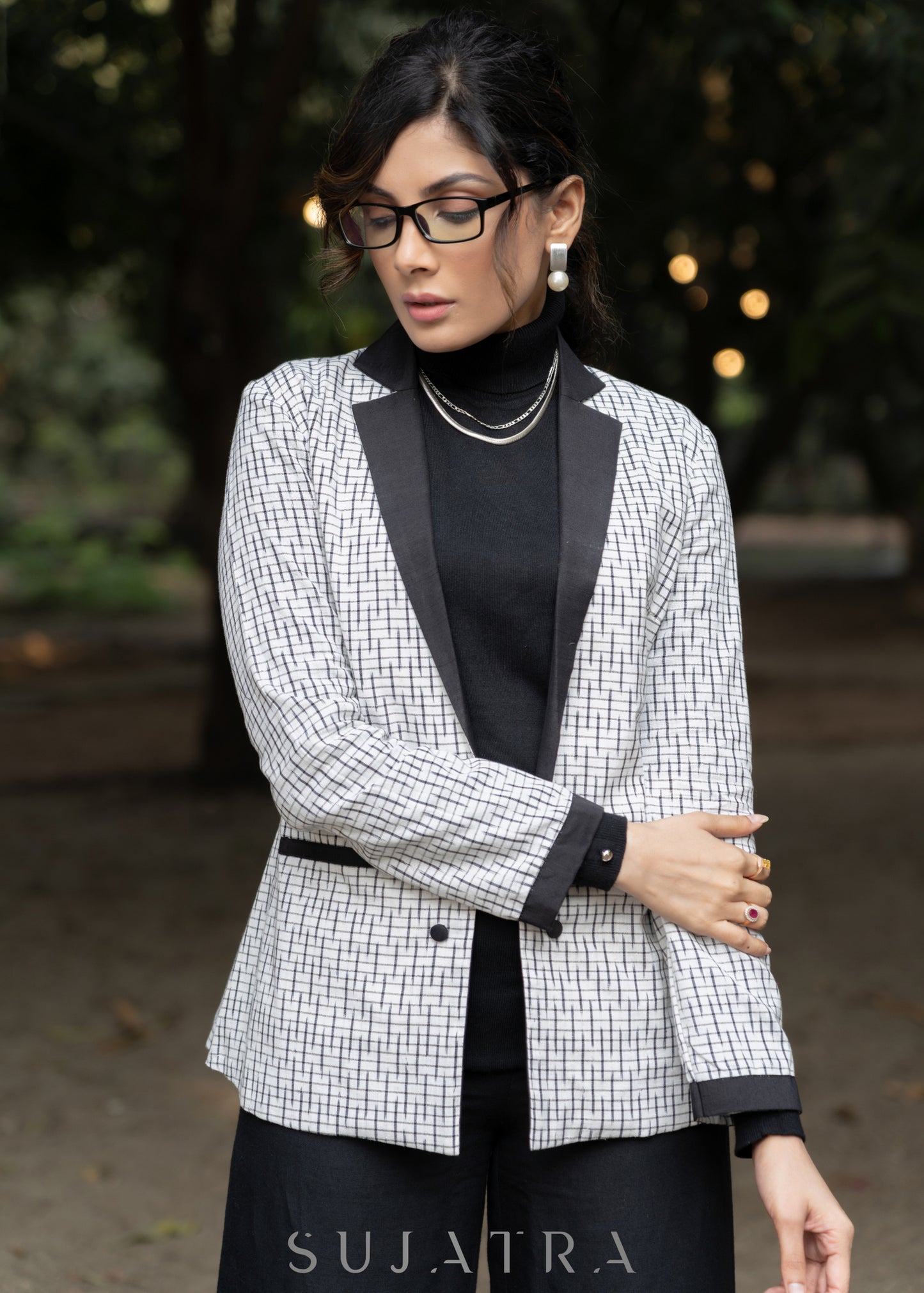 Elegant white cotton ikat formal blazer - Pant optional