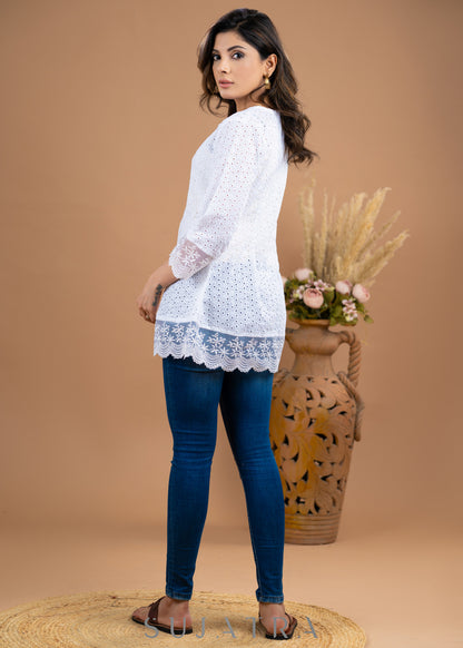 Elegant white Hakoba pleated top