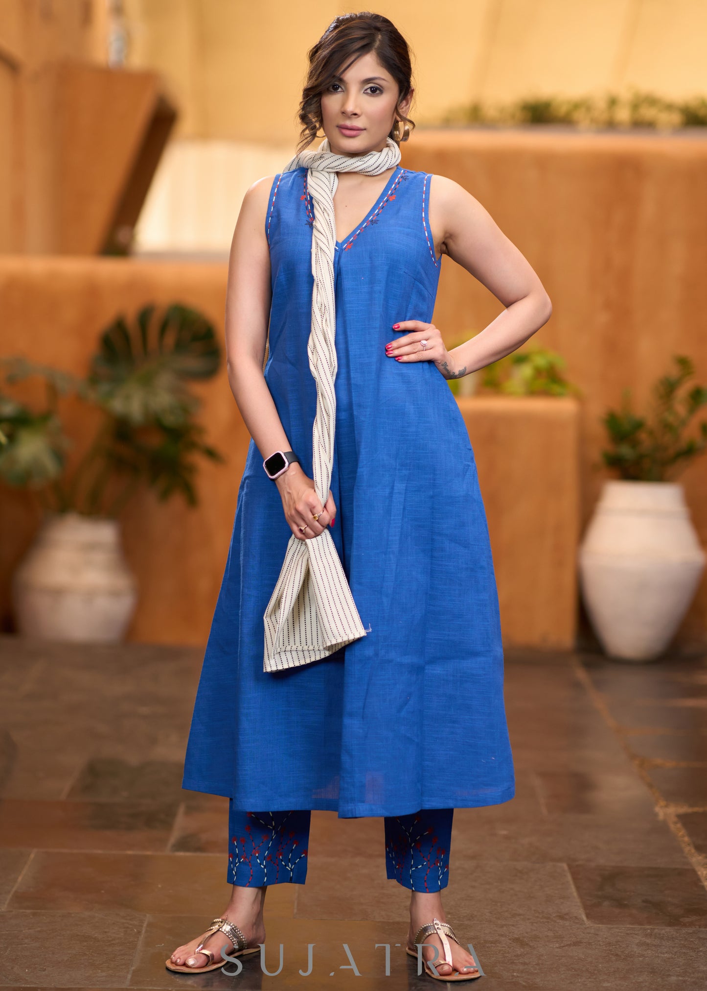 Smart blue cotton sleeveless kurta & Pant with Gond painting