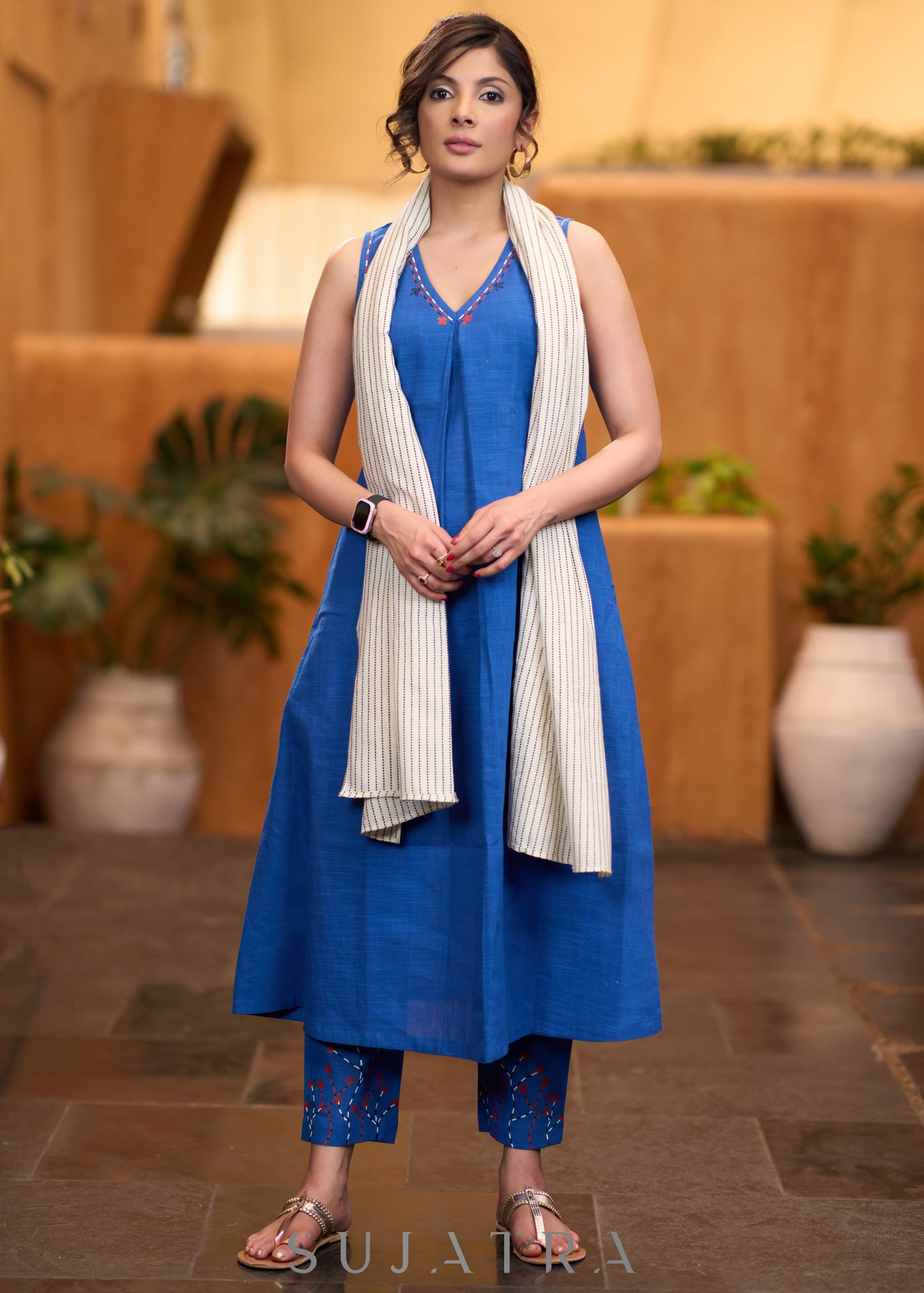 Smart blue cotton sleeveless kurta & Pant with Gond painting