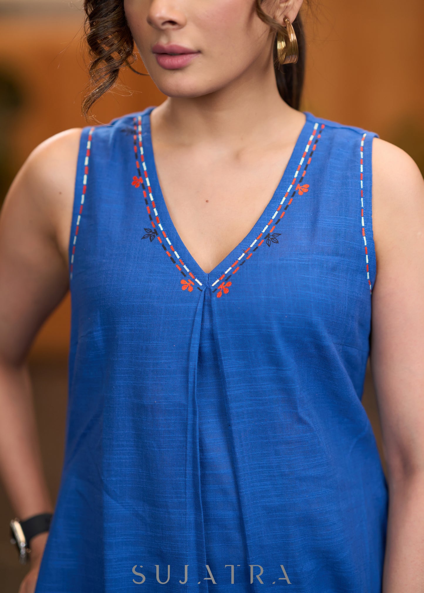 Smart blue cotton sleeveless kurta & Pant with Gond painting