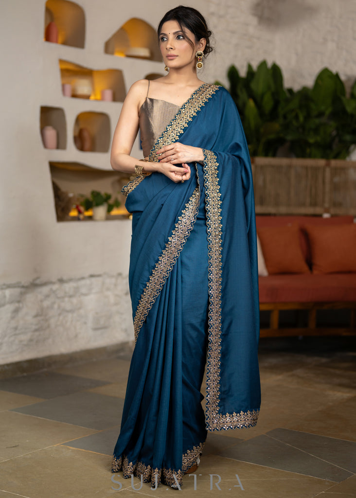 Lustrous Teal Muslin Saree Highlighted With Beautiful Matching Lace