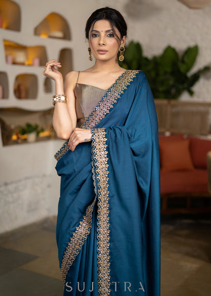 Lustrous Teal Muslin Saree Highlighted With Beautiful Matching Lace