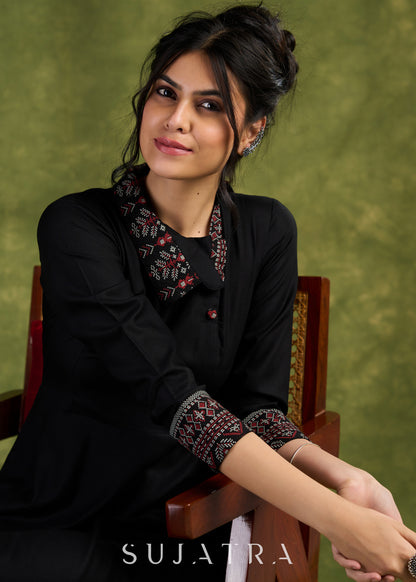 Sophisticated Black Rayon Dress With Printed Collar And Cuffs