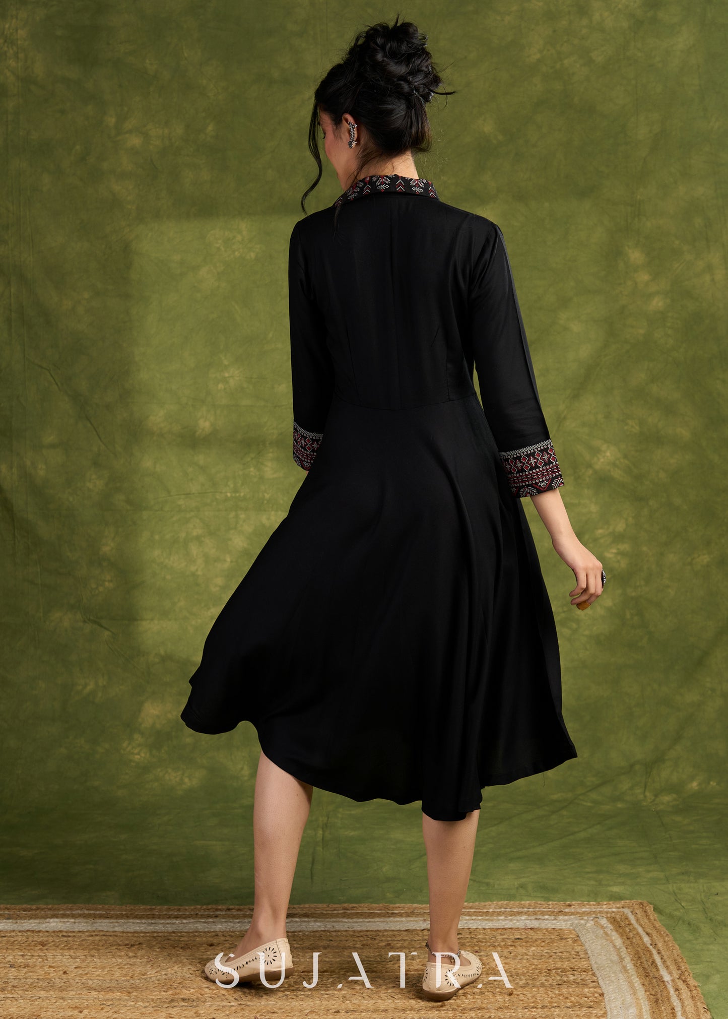 Sophisticated Black Rayon Dress With Printed Collar And Cuffs