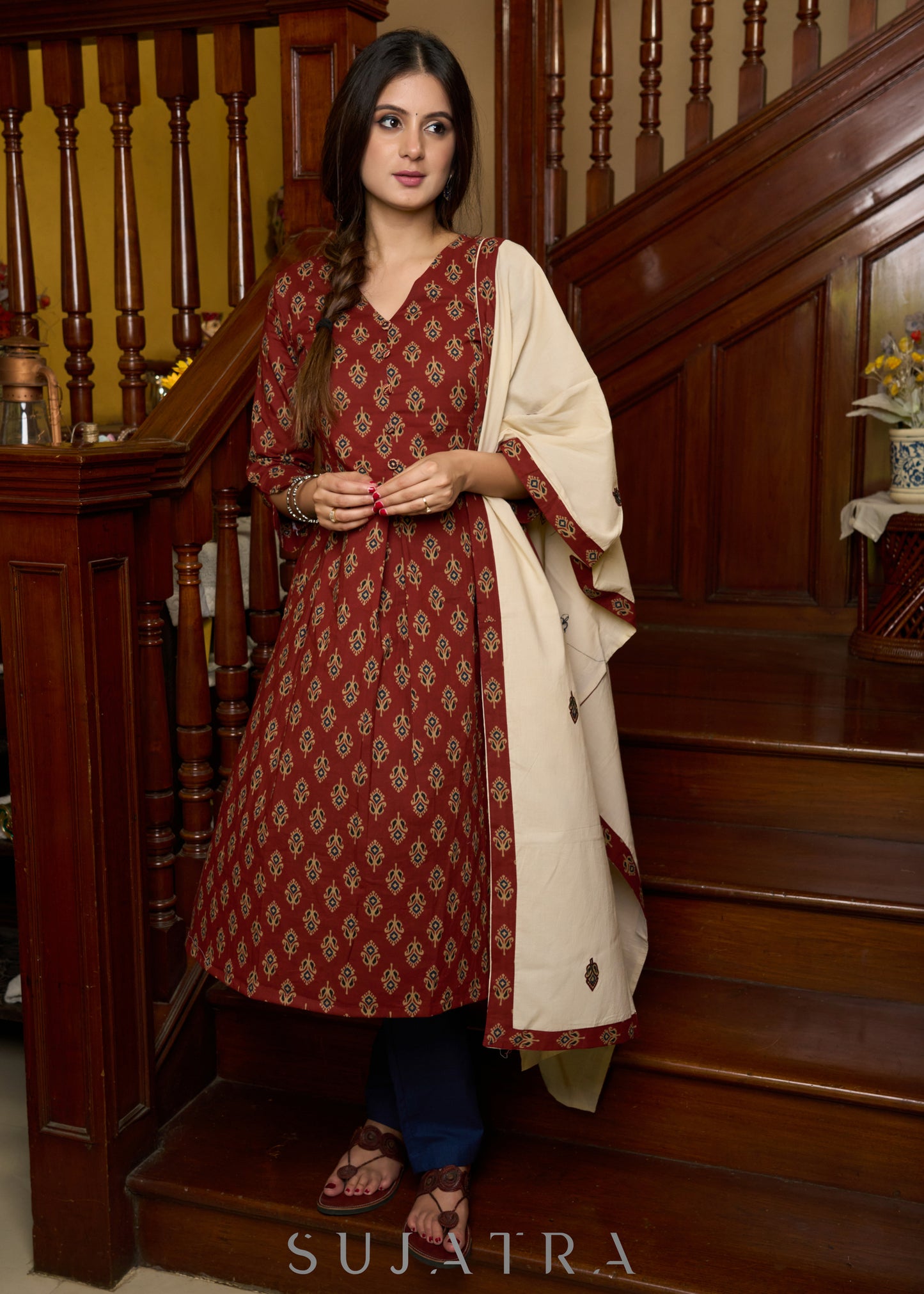 Smart maroon printed cotton kurta, perfectly paired with an exquisite appliqué work stole - Pants Optional