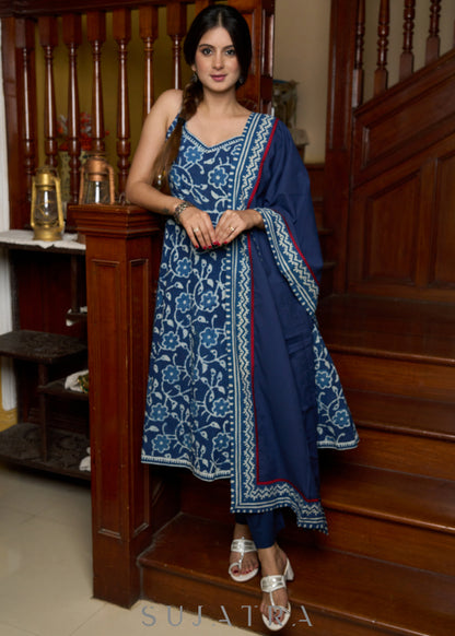 Stylish sleeveless indigo anarkali kurta