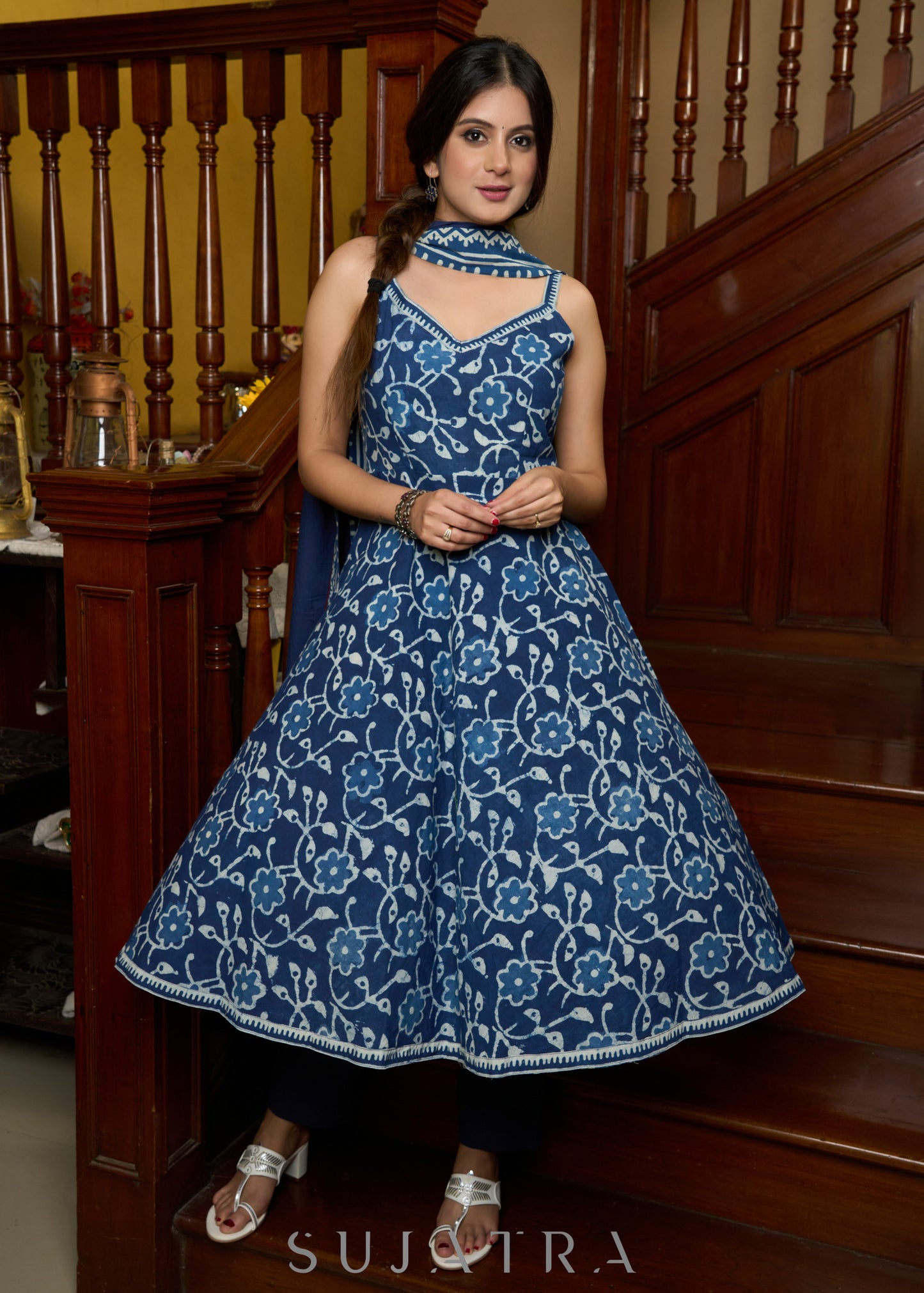 Stylish sleeveless indigo anarkali kurta