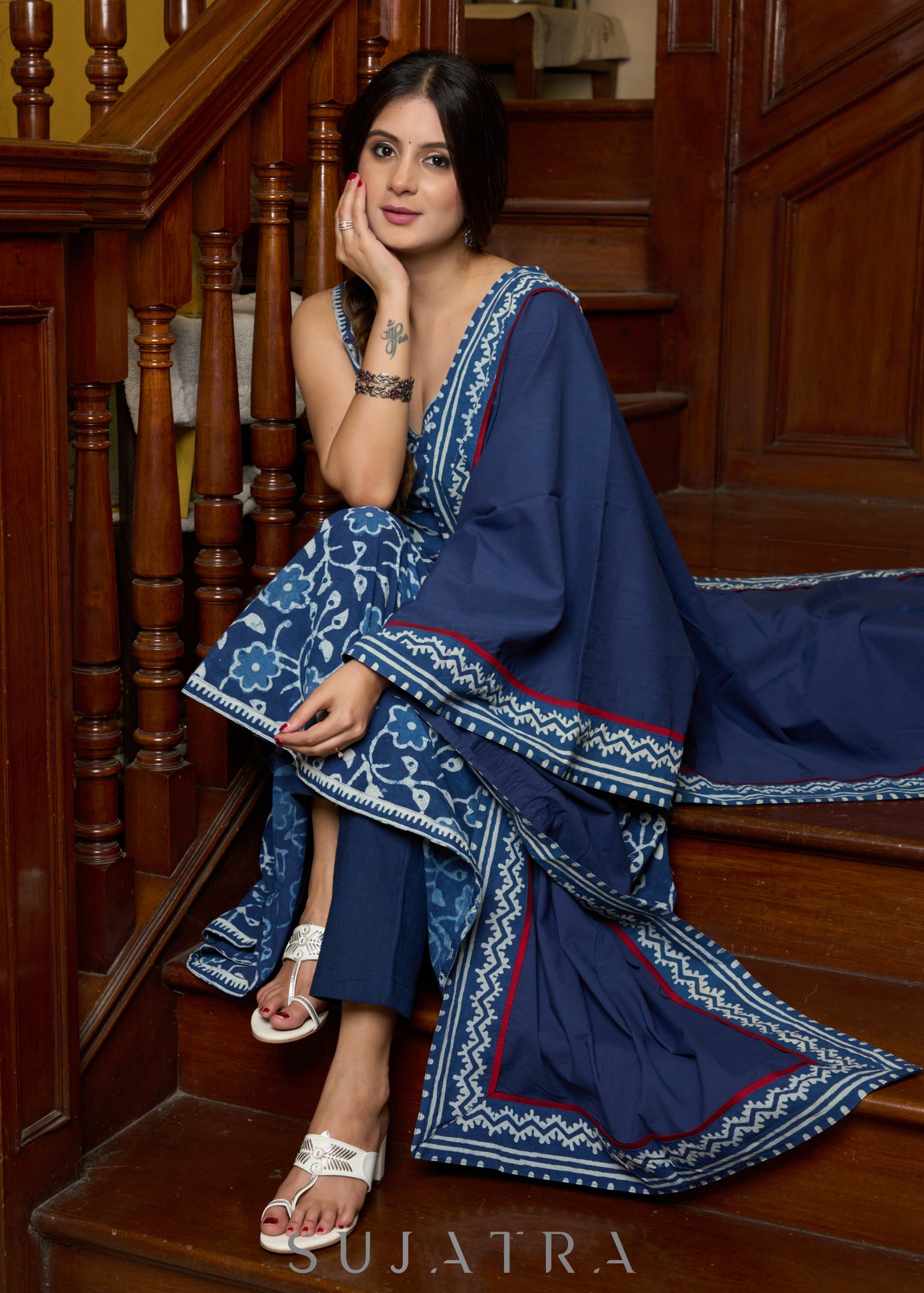 Stylish sleeveless indigo anarkali kurta
