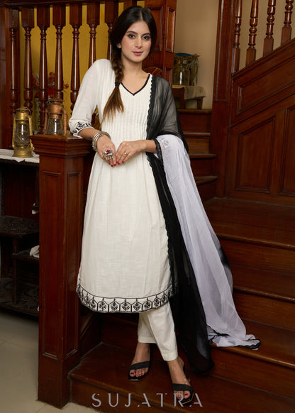 Elegant off-white cotton kurta adorned with intricate embroidery