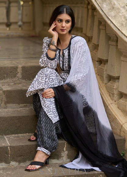 Versatile & stylish white hakoba bandhani printed kurta