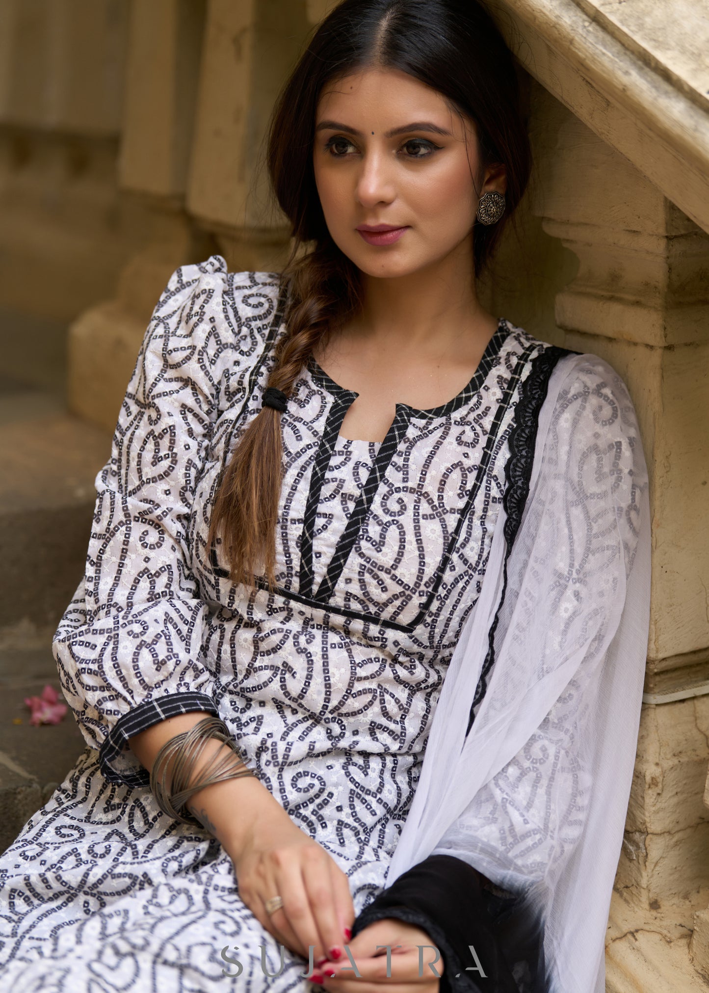 Versatile & stylish white hakoba bandhani printed kurta