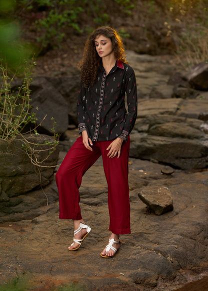 Graceful Block printed black shirt with contrast collar