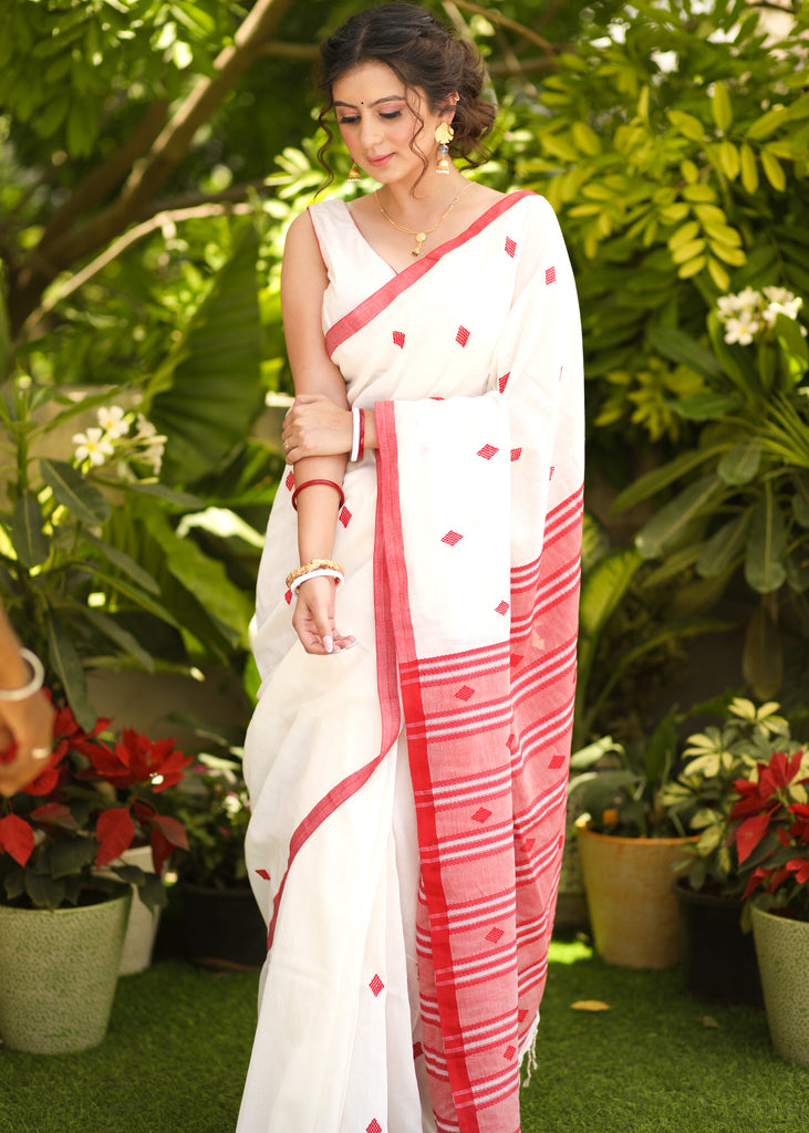 Mesmerizing White Bengal Handloom Saree with Red Border