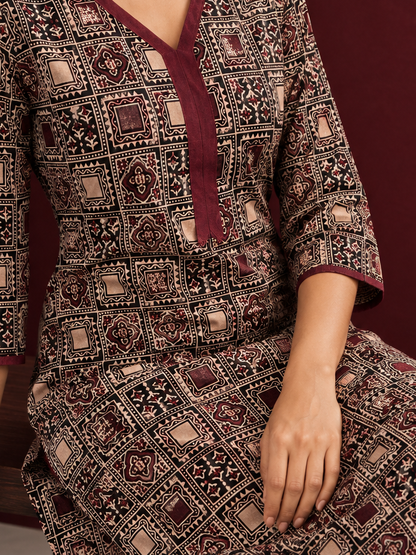 Graceful Maroon Cotton Straight Pant — seated detail