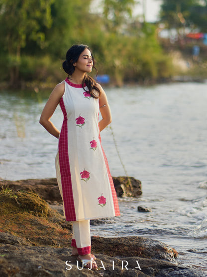 Dussehra Sale — Elegant Off-White Handloom Cotton Kurta with Hibiscus Motifs and Contrast Red Plaid Panels