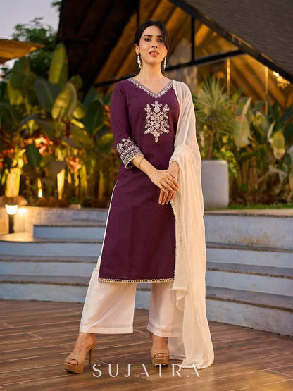 Elegant White Georgette Dupatta with Delicate Pearl Lace Embellishment